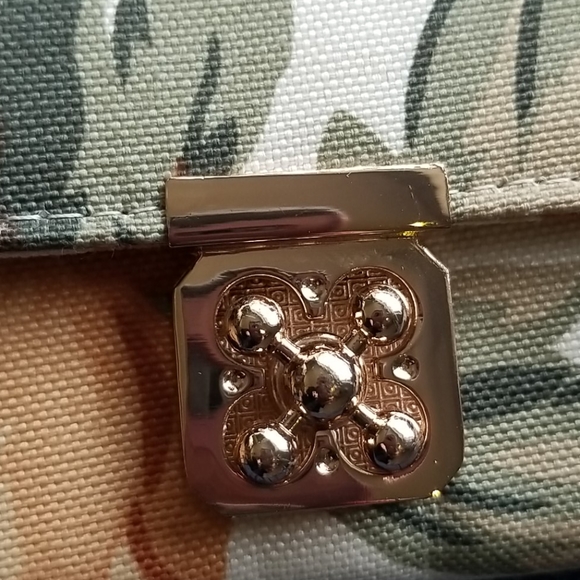 Beautiful and unique Clutch wallet - Picture 2 of 8